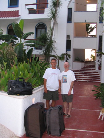 2 amigos at 6 am, Mark and Jean about to depart for home ... bye bye