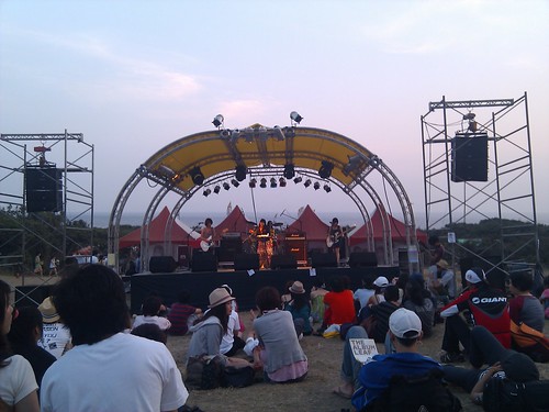 spring scream's central seafront stage, featuring taiwan's band  "braces"