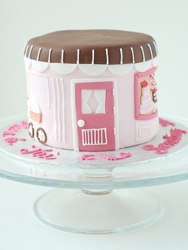 A Baby Shower - Chic Mommy cake (door)
