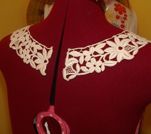 machine lace collar