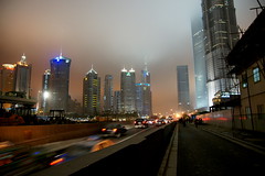 Shanghai Underconstruction 上海は工事中、東京は夜の7時