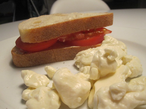 tomato sandwich, curd cheese