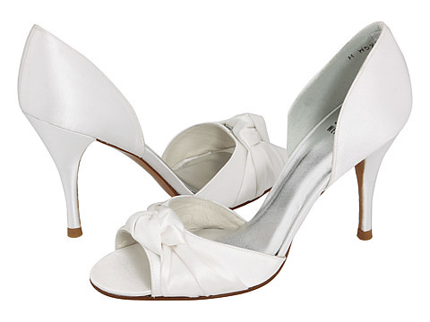 Beautiful decorative knot bridal high heel shoes