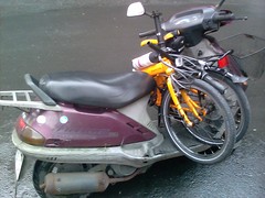 Transporting the Dahon on my motorbike
