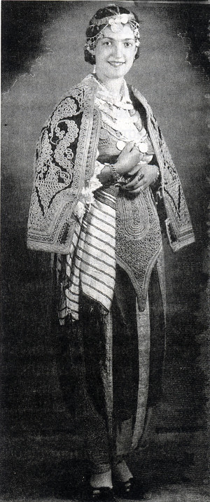 Девојка во тетовска староградска носија 