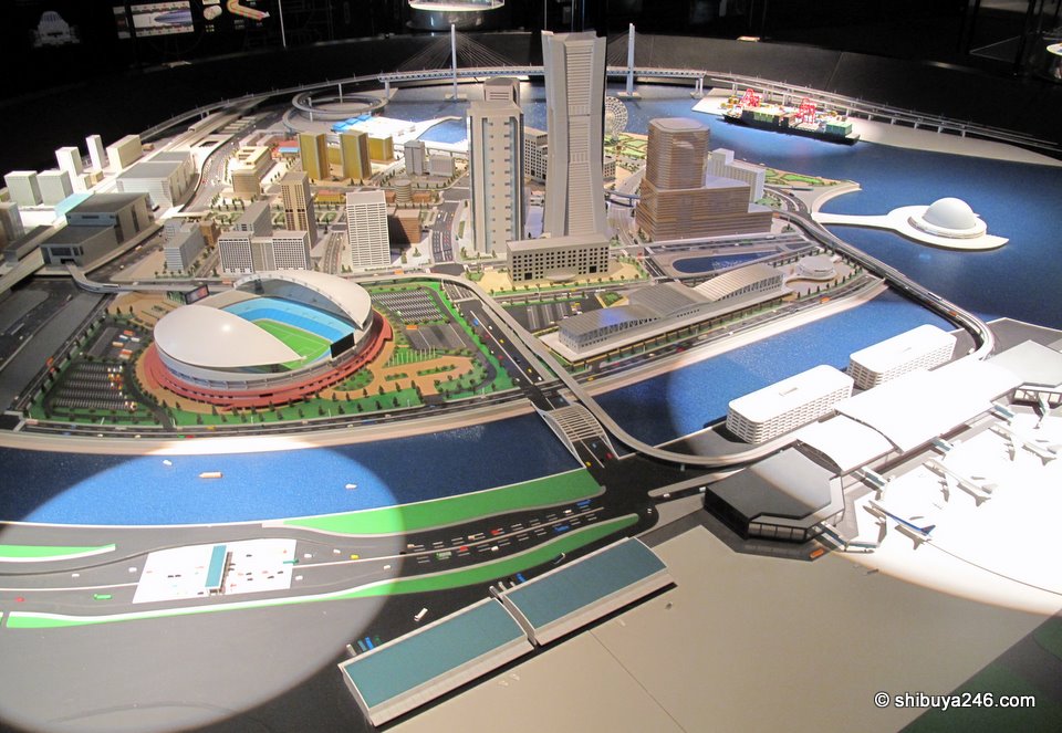 A model of future city and technologies that Mitsubishi plays a role in. This model looks a bit like Yokohama Minato Mirai area, but the airport was a surprise!!