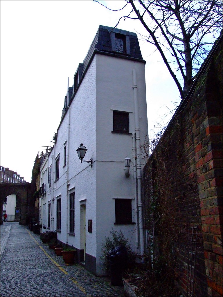 Kensington Mews - From stables to mansions
