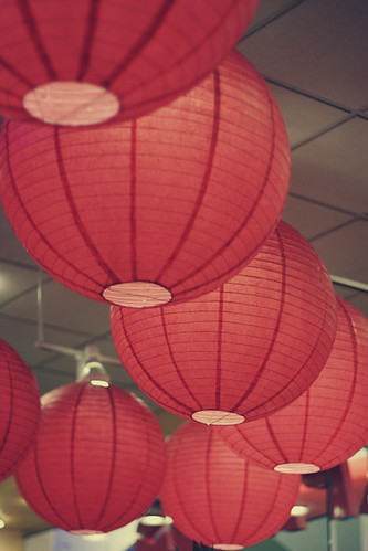 The couple have their hearts set on decorating with chinese lanterns