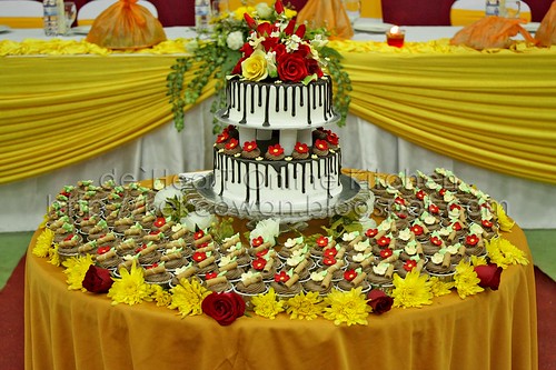 Wedding Cake and Cupcakes for Azrina, Tanjung Malim, Perak - 20 December 2009