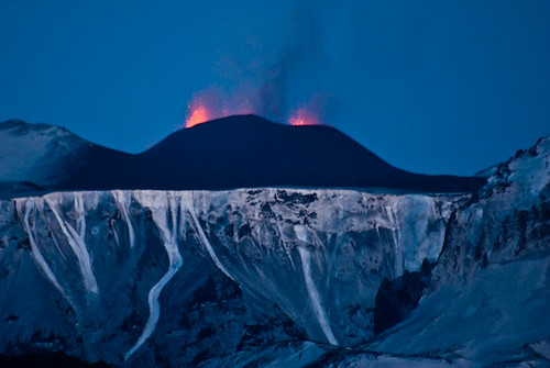 pictures of iceland volcano eruption 2010. Volcano erupts in Iceland