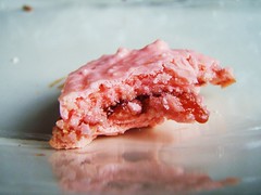 strawberry french macaroons - 28