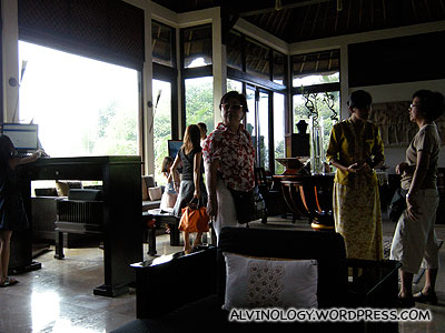 At the Banyan Tree lobby, waiting for our driver