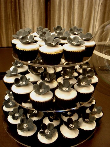 Classy cupcakes for a black and white themed engagement