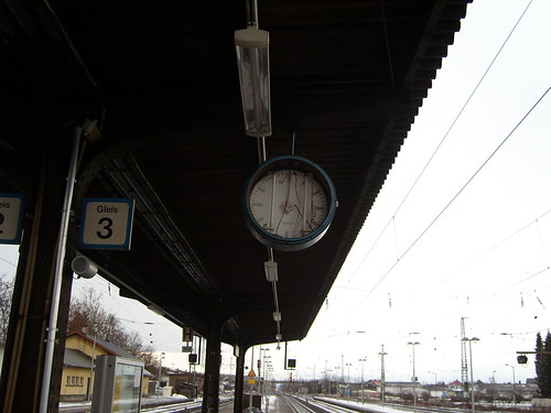 Bahnhof Biblis Uhr am Bahnsteig 3
