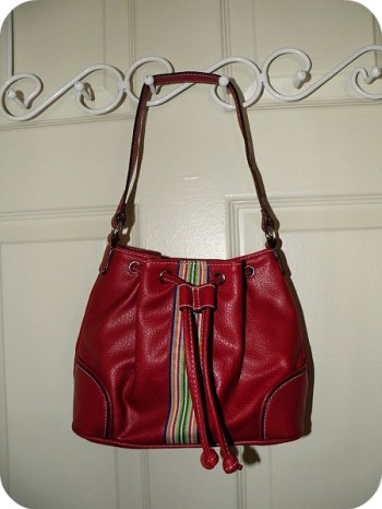 small tommy hilfiger bag. no longer for sale. pa-raffle ko na lng sa pasko! :)