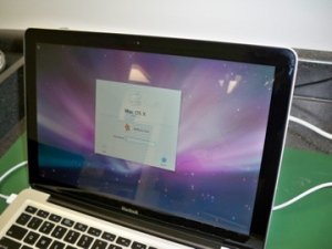 Защитное стекло MacBook Pro Unibody