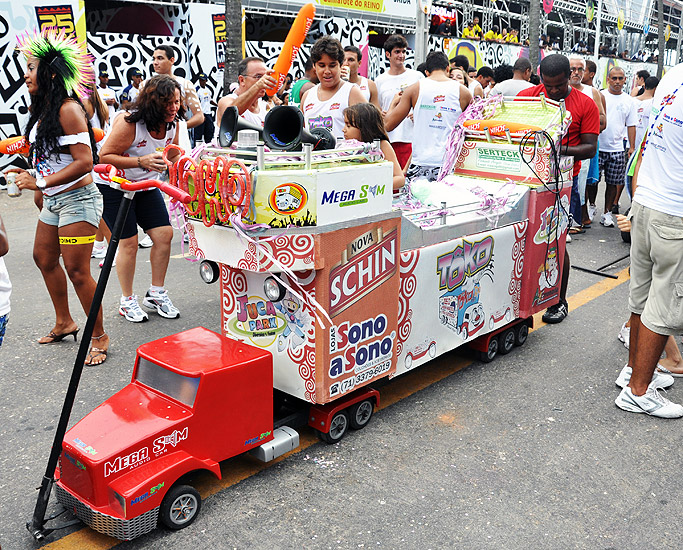 soteropoli.com fotos fotografia salvador bahia brasil verao carnaval trio eletrico axe 2010 by tunisio