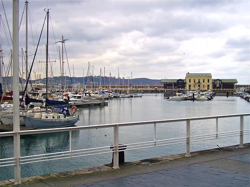 Puerto deportivo de Gijón, de Antonio Barreiro