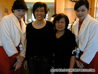 Rachel's sis and mom with two friendly twin sisters working at Meritus