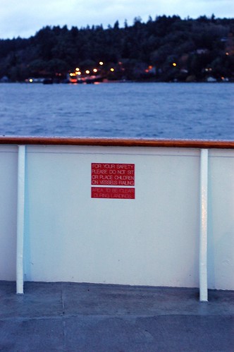 do not sit or place children on the railings