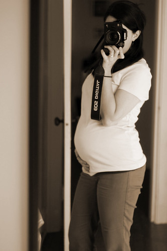 25 weeks : Legit Belly.