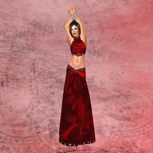 Vlinder Reitveld, who spends half her life travelling around Asia and the other half bringing it to SL, makes this Vietnamese dress pretty hot with her 