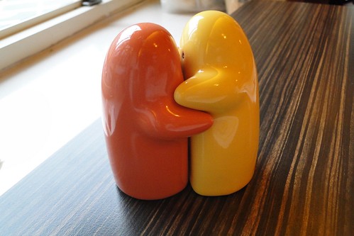 Salt and pepper shakers' kiss
