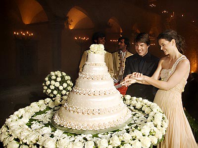 tom cruise and katie holmes wedding cake. tom-cruise-katie-holmes-