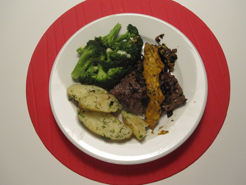 Bavette with roasted pepper sauce, broccoli, potatoes with butter and dill