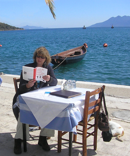 Karen de Vries met Laat de klant naar jou komenin Griekenland