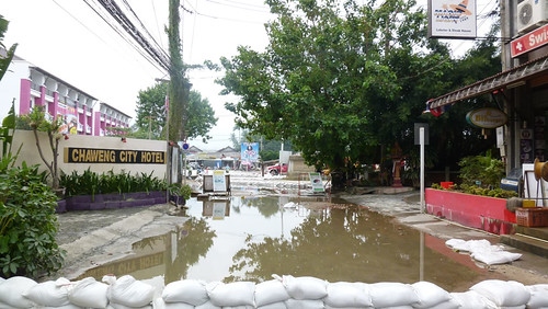 Koh Samui after storm-near laemdin market　サムイ島集中豪雨後0