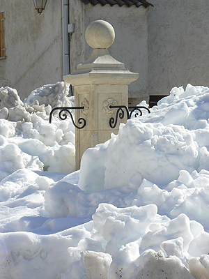 fontaine sous la neige.jpg