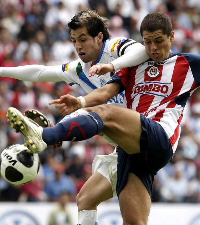Muscular Thighs of Javier Hernandez
