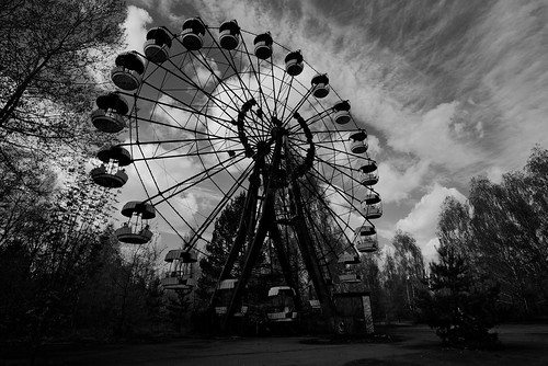   / A Ferris wheel ©  spoilt.exile