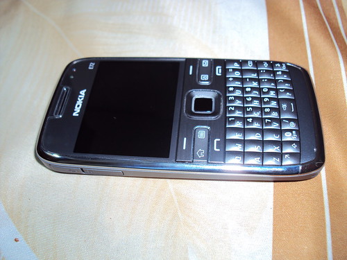 Nokia E72 mới mua 3 tuần, được xách về con N900 nên bán.. giá siêu tốt 