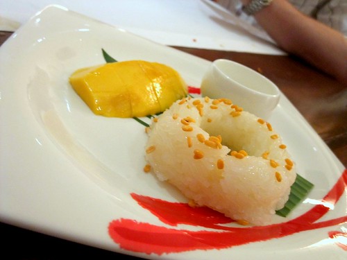 Khao Niew Ma Muang (Soft Sticky Rice w/Ripe Yellow Mango and Sweet Coconut Cream)
