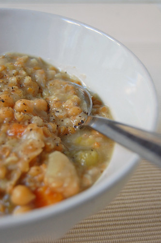 chickpeas and petit épautre soup