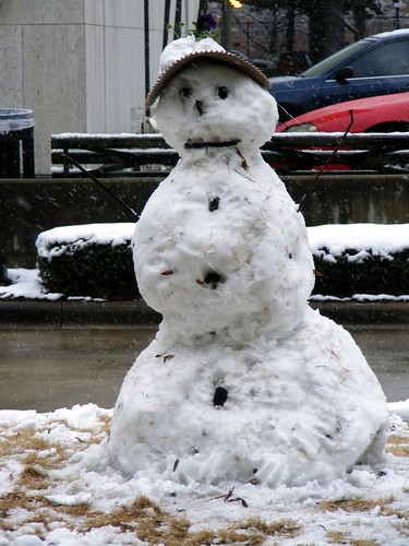 A snowman on the Birmingham Green acnatta/Flickr