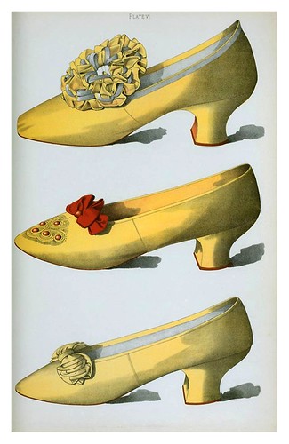 024-Dos zapatos de raso amarillo el primero usado en escena de la actriz de Miss Ada Cavendish y un zapato de color paja-Ladies' dress shoes of the nineteenth century-1900-Greig T. Watson 