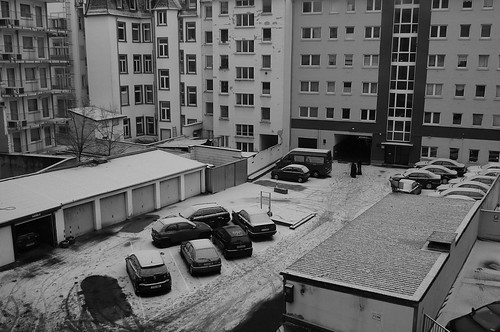 Hinterhof. Erster Schnee 2009