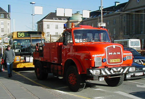MAN 19 204 Tow truck from Falck in Aarhus towing a bus from rhus Sporveje