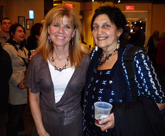 Dr. Danielle Perreault (gauche) avec Erica Pomerance
