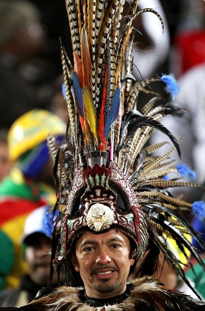 Mundial Sudáfrica hinchas mexicano usando plumas