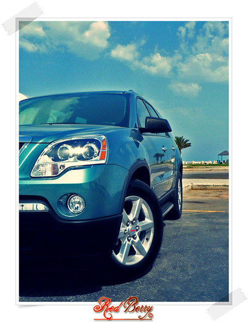 cloud green shine chrome parked suv 2009 gmc acadia redberry crossover