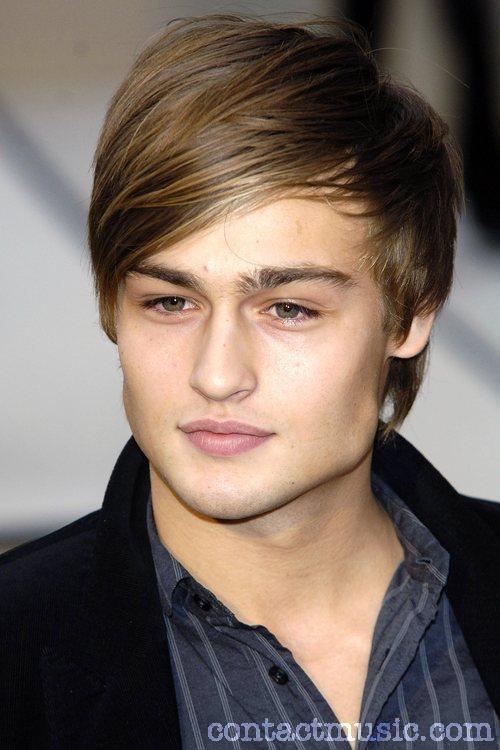 Douglas Booth0036_Burberry FW10 in London(contactmusic.com)