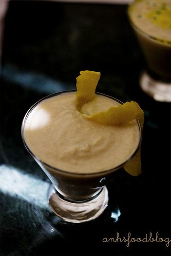 Pear and almond smoothie