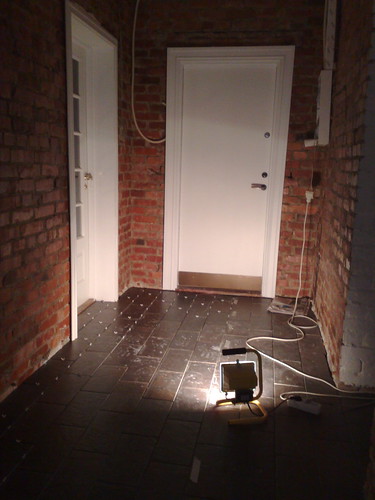 Floortiles in the hallway just finished