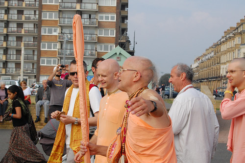 Mahavishnu Swami at Brighton Ratha Yatra 2009 por ISKCON desire  tree.