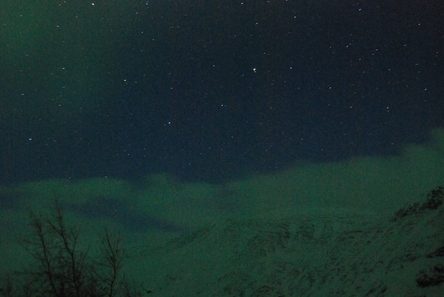 Primeras estelas de aurora boreal