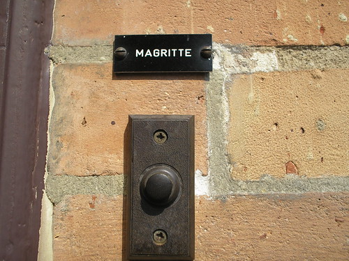 Bruxelles, sonne chez Magritte !